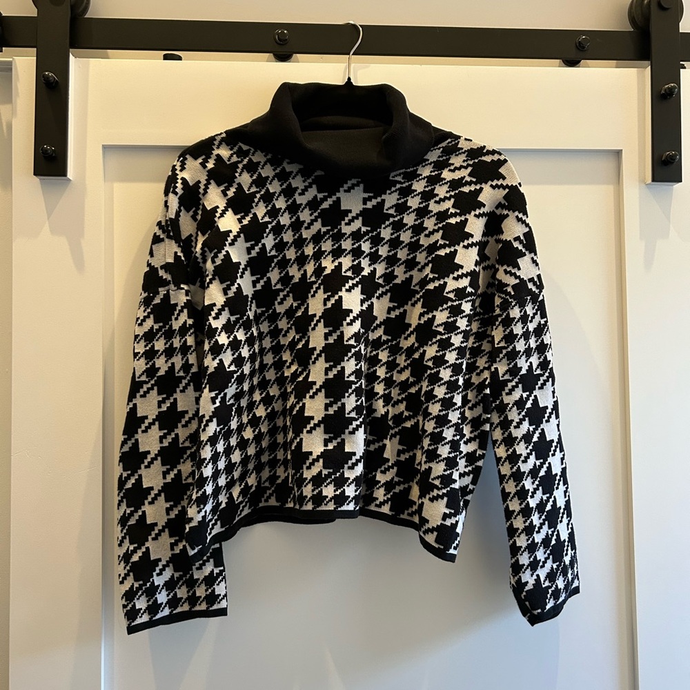 H&M Black Houndstooth Turtleneck Sweater Medium